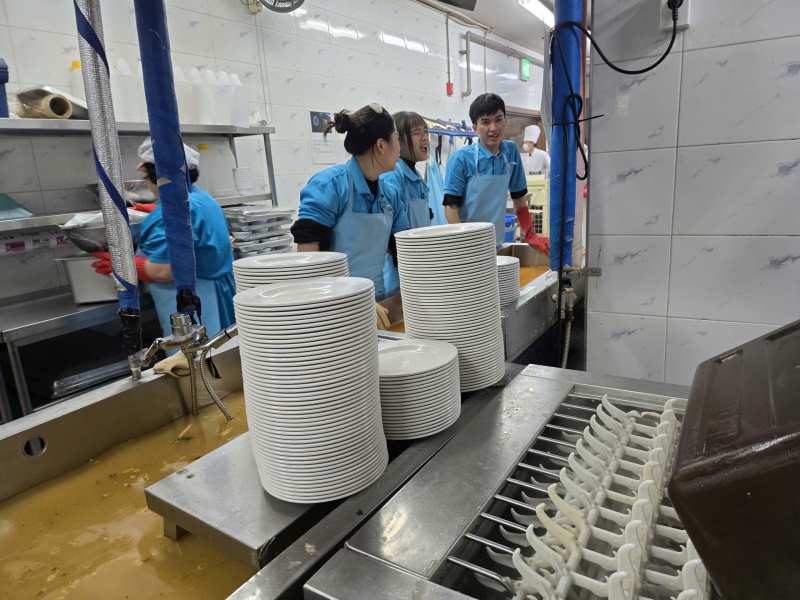 Du học sinh Jeonju chăm chỉ đi làm bất chấp thời tiết giá lạnh