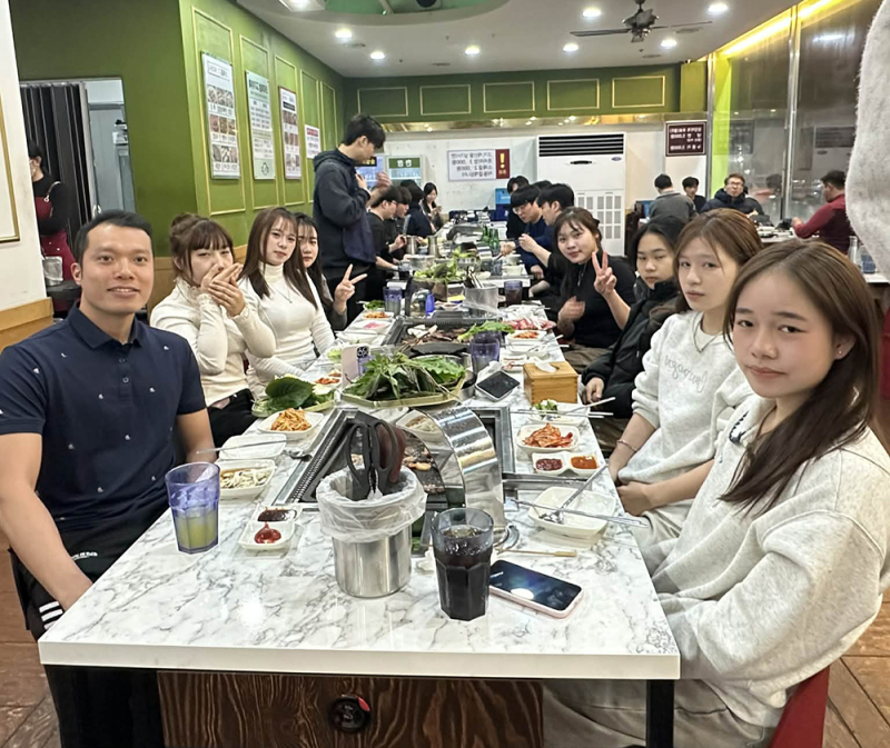 Tiệc thịt nướng chào mừng tân sinh viên Du Học BA