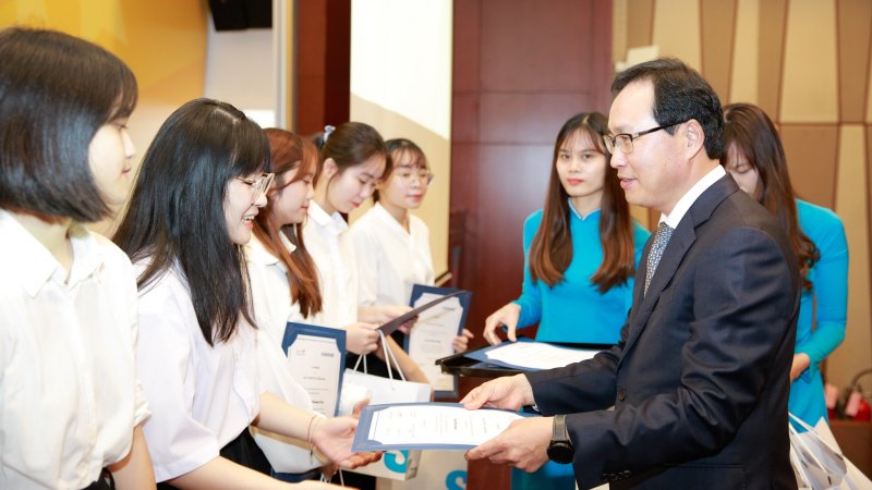 Hỗ trợ sinh viên trao đổi xuất sắc