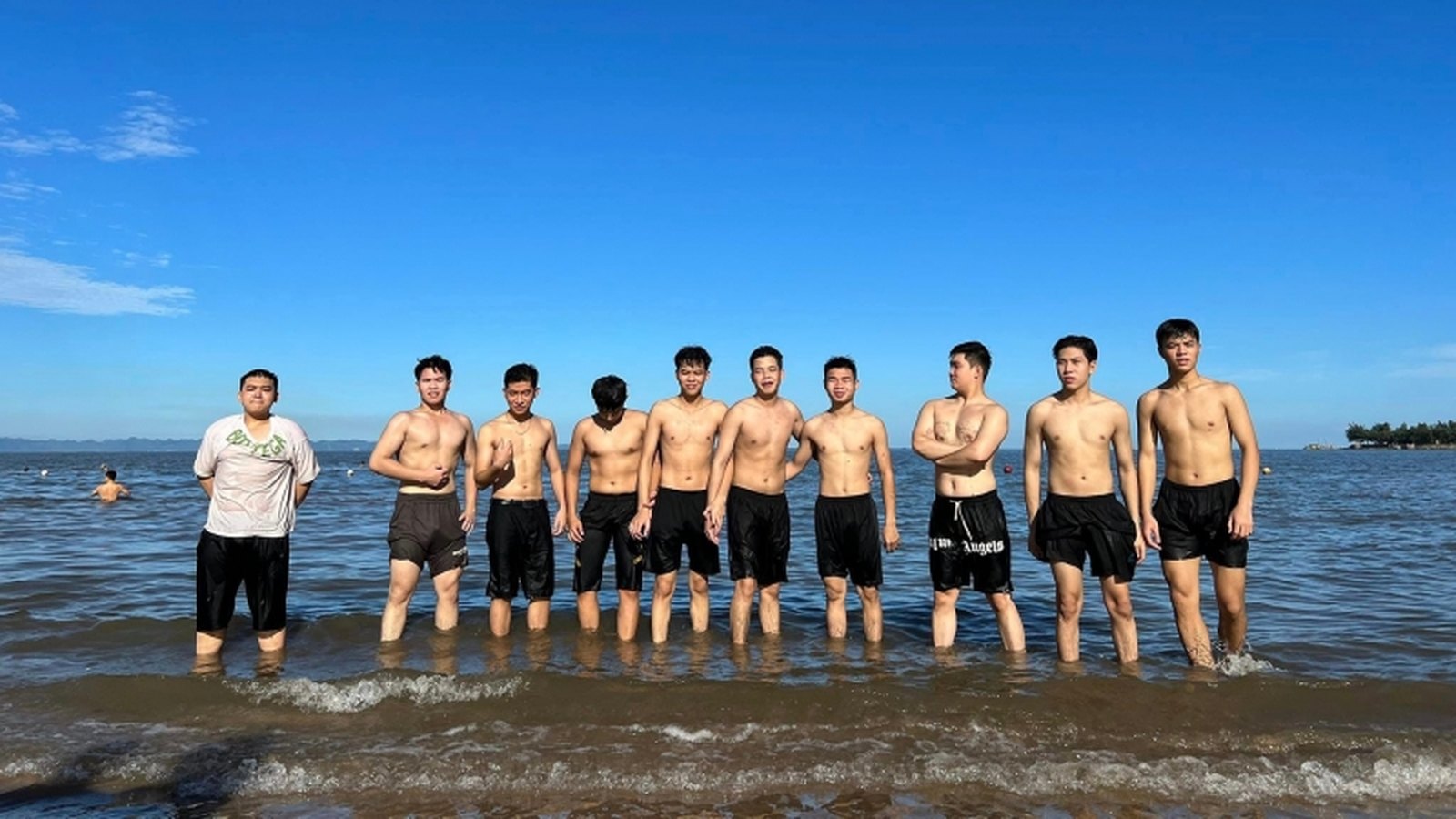 Buổi picnic biển Đồ Sơn của gia đình Du Học BA cùng du học sinh 2022-12