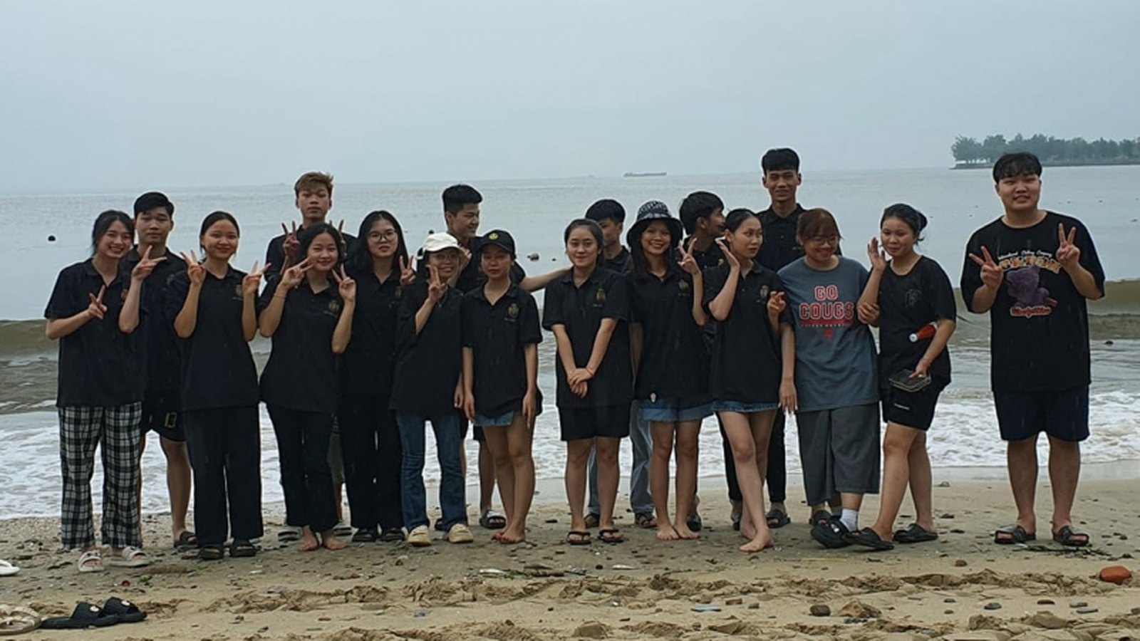 Du học sinh kỳ 12-2023 trải nghiệm biển Đồ Sơn