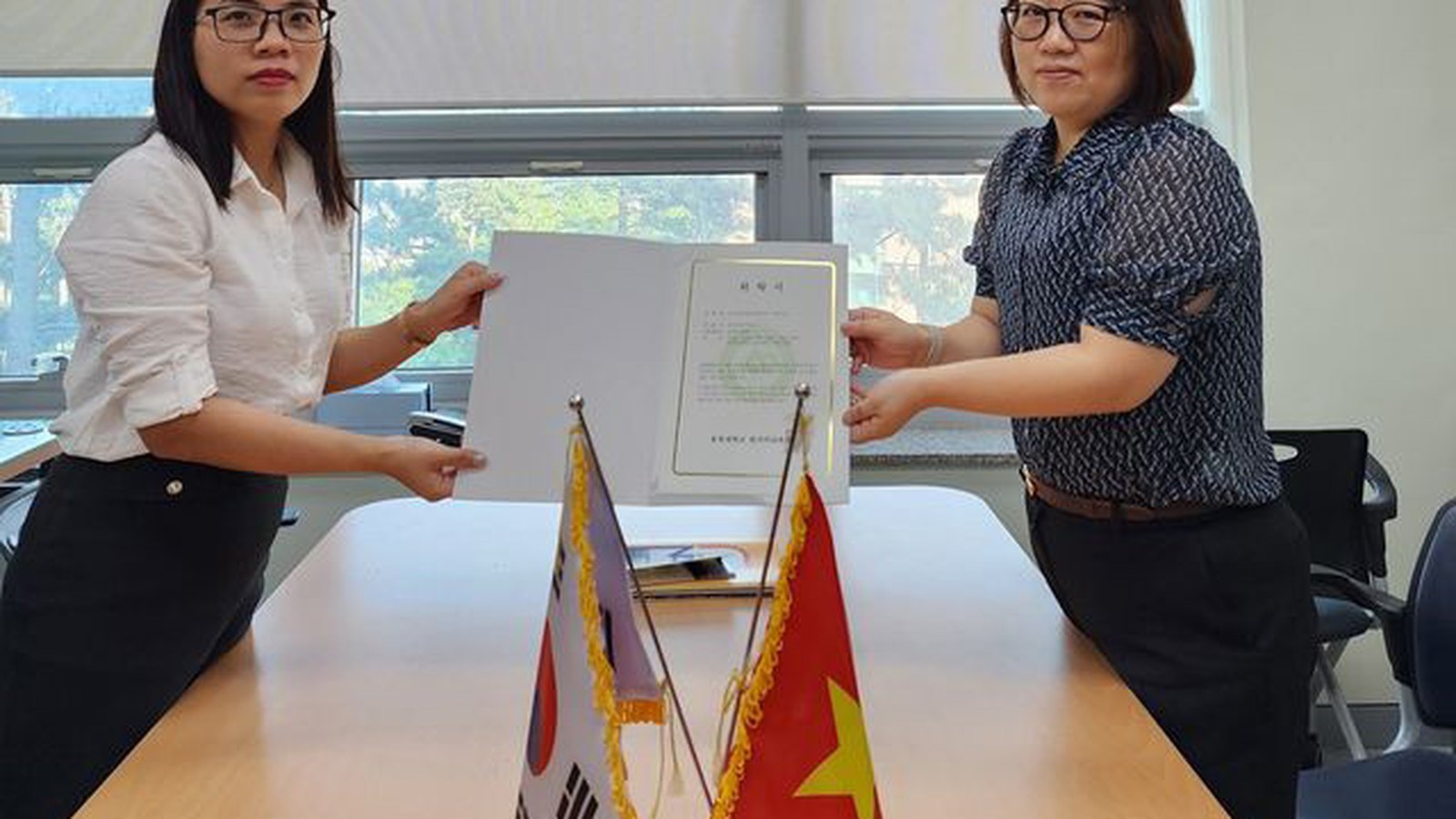 Ghé thăm trường Songwon và nhận giấy ủy quyền tuyển sinh