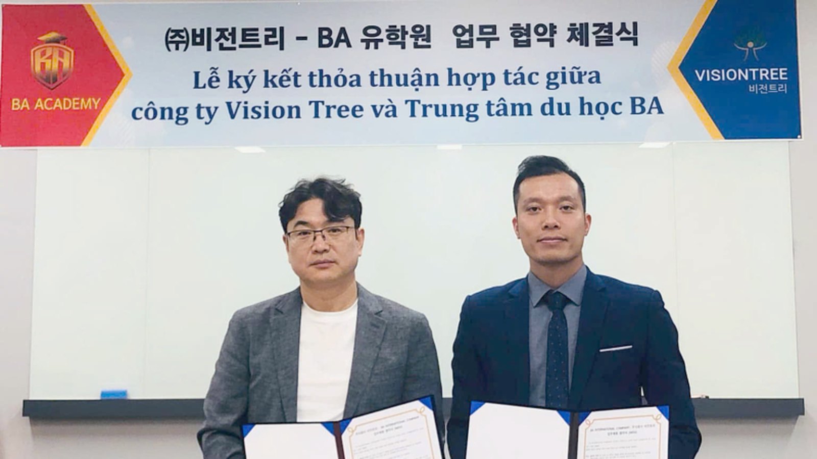 Buổi ký kết thỏa thuận hợp tác giữa Du Học BA và Vision Tree