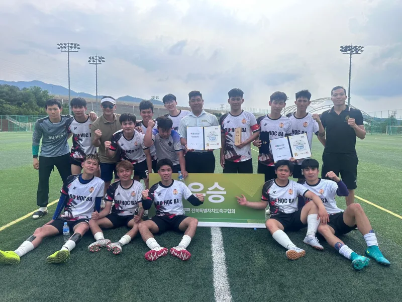 ĐỘI BÓNG DU HỌC BA XUẤT SẮC VÔ ĐỊCH GIẢI BÓNG ĐÁ SÂN 11 TẠI JEONBUK – 2025