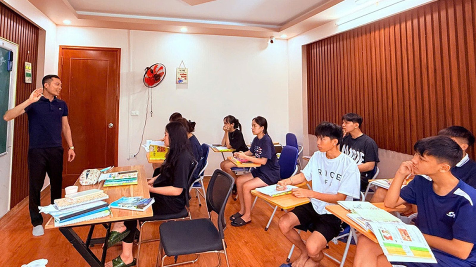 Trường cho nợ TOPIK, học bổng 40%, cơ hội việc làm