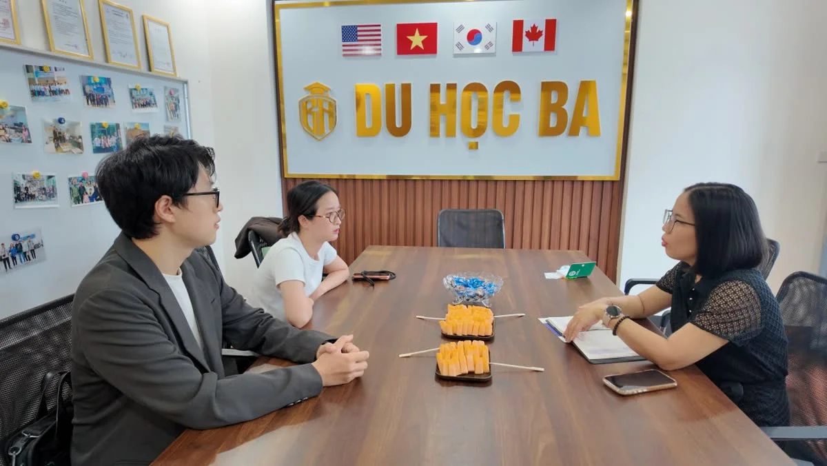 Đại diện Yeungjin University College làm việc cùng đội ngũ DU HỌC BA