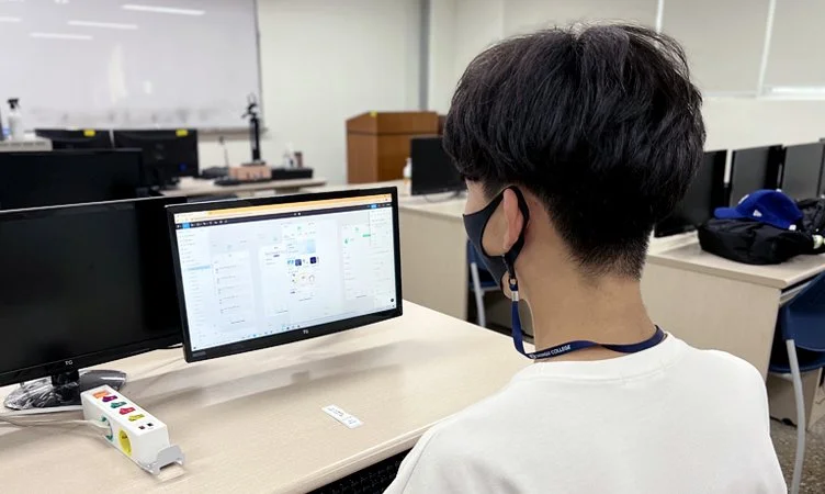 Sinh viên ngành Công nghệ thông tin Cao đẳng Shingu học thực hành