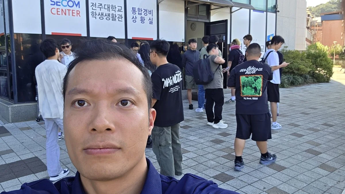 Đại diện Du Học BA cùng đoàn tân thạc sỹ trước ký túc xá Đại học Jeonju ngày nhập cảnh